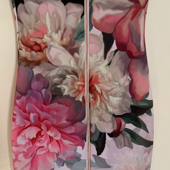 Stunning Ted Baker Off the Shoulder Dress - Picture 9 of 12